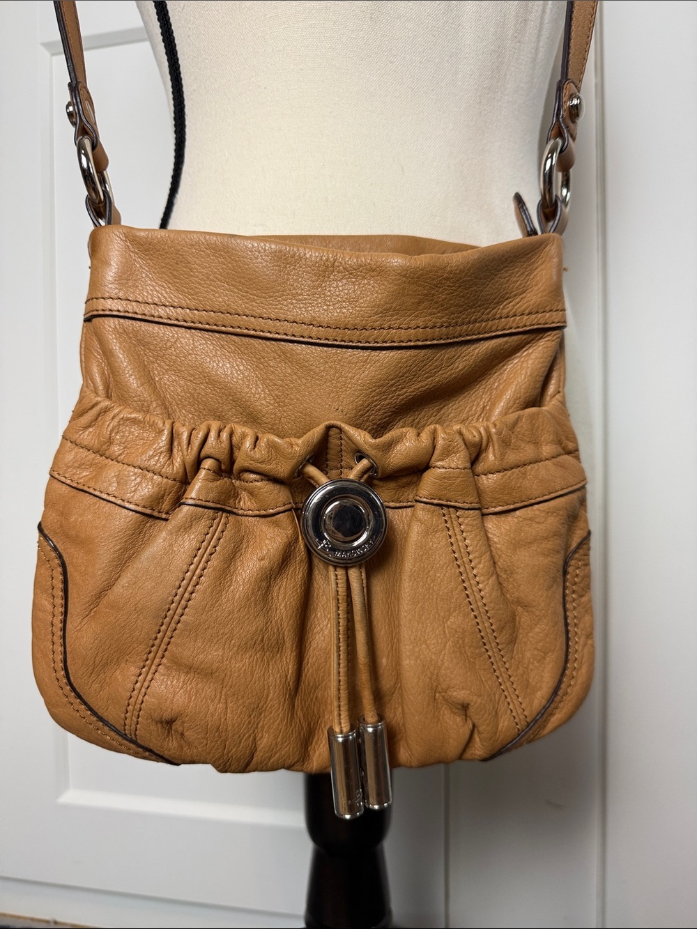 B.Makowsky Y2K tan leather cross body satchel purse. Silver hardware boho accent